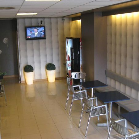 Albergue Santo Santiago ซานติอาโก เด กอมโปสเตลา ภายนอก รูปภาพ