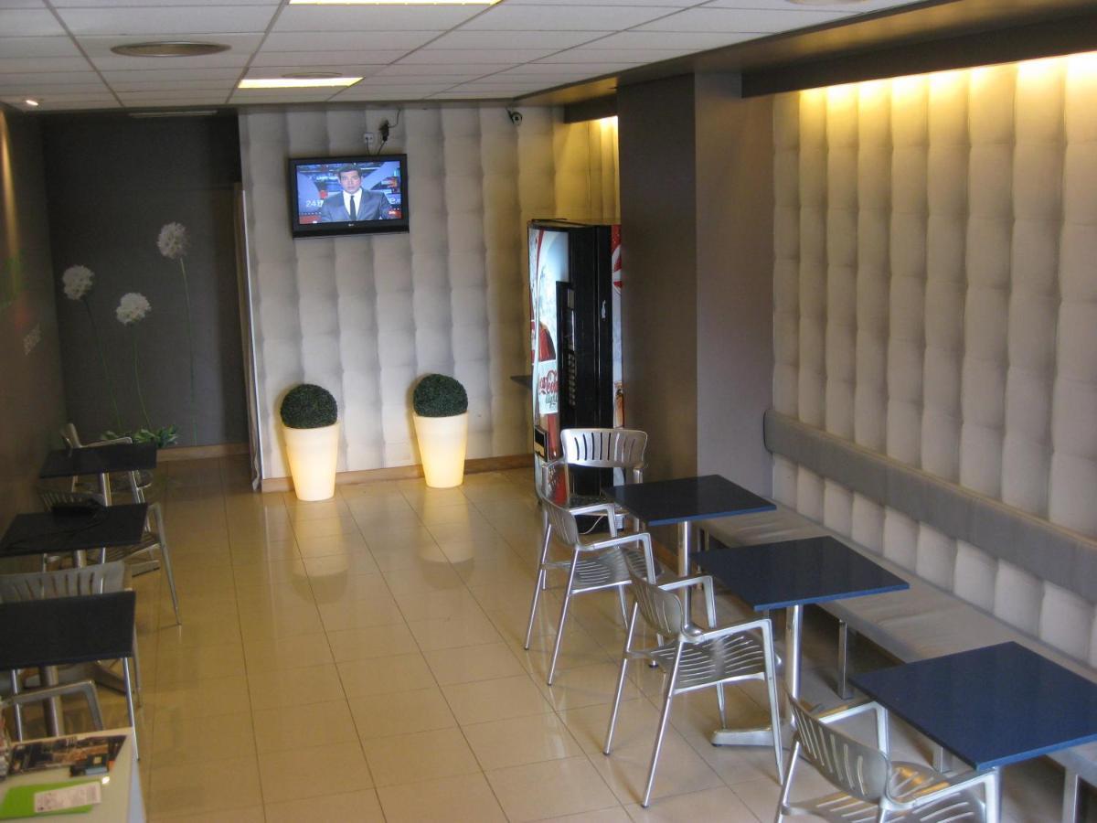 Albergue Santo Santiago ซานติอาโก เด กอมโปสเตลา ภายนอก รูปภาพ
