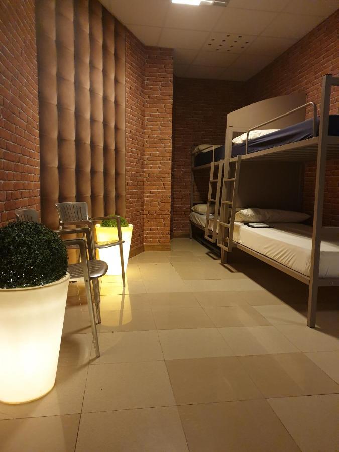 Albergue Santo Santiago ซานติอาโก เด กอมโปสเตลา ภายนอก รูปภาพ