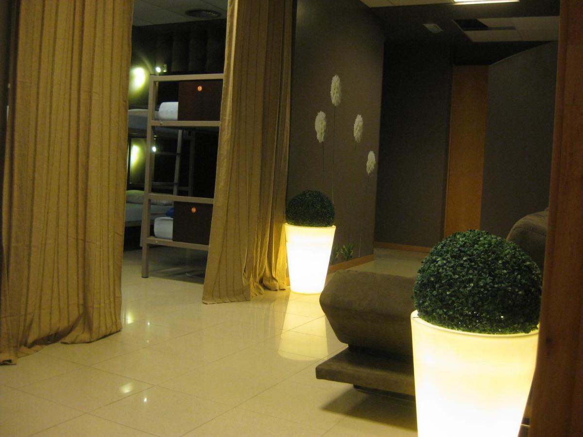 Albergue Santo Santiago ซานติอาโก เด กอมโปสเตลา ภายนอก รูปภาพ